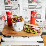 1x Pileći Doner (Pecivo), 1x Kebab Salata (Box), 2x Coca Cola