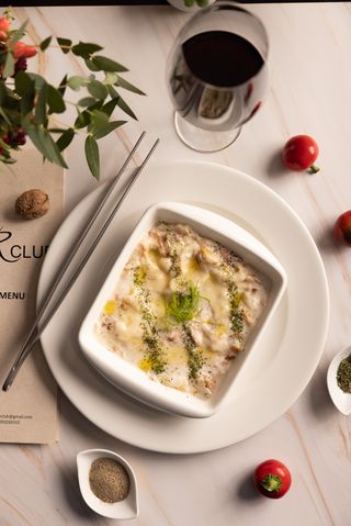 Mlinci sa dimljenim mesom i kajmakom