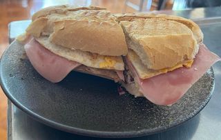 Bocadilllo De Vuelta De Ternera Especial