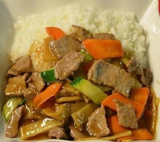 Manzo con Verdure Miste e Riso Bianco