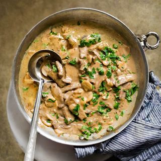 Бефстроганов с грибами и сливками