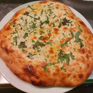 Garlic cheese naan