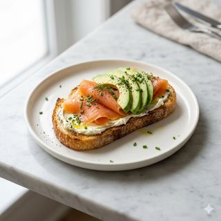 Tostada De Philadelphia Con Salmón Y Aguacate
