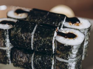 Макі з вугрем (155g)
