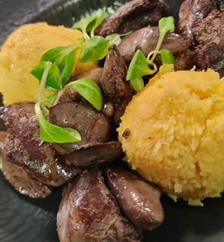 Ficăţei în unt cu mămăliguţă