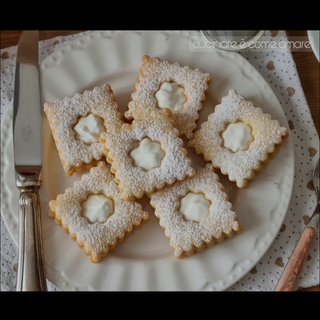 Frollìno al burro farcito con Nutella