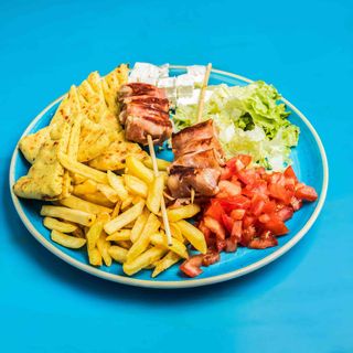 Piatto souvlaki pollo e pancetta