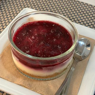 Ceesecake al frutti di bosco in vetro