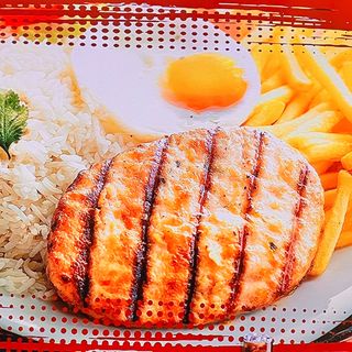 Hambúrguer de Frango no Prato