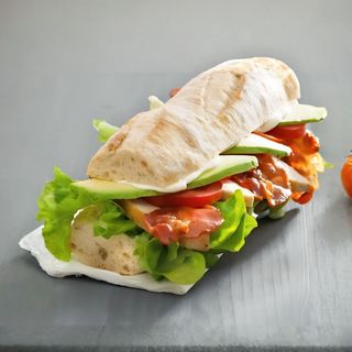 Чабата с прошуто и авокадо