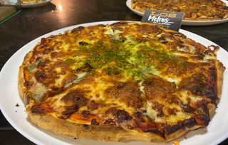 Pizza de queso montenebro