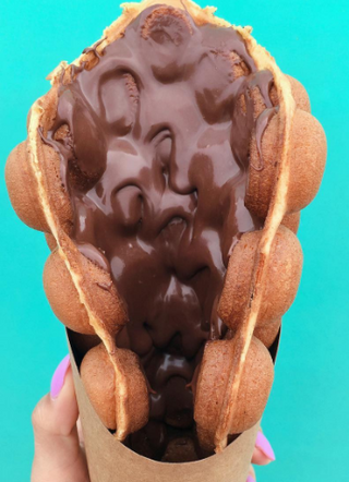 Bubble Waffle or Gauffre Nutella