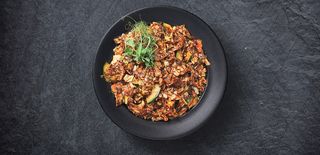 Svinjetina sa povrćem u kari sosu