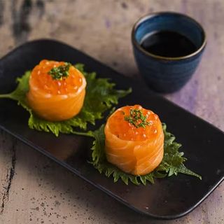 Gunkan Ikura salmón (2 piezas)