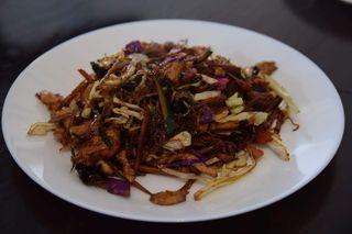 Piletina sa šampinjonima i sezonskim povrćem u soja sosu