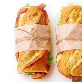 Baguette Con Lechuga, Huevo Duro, Espárragos Y Mayonesa (Plato Frío)