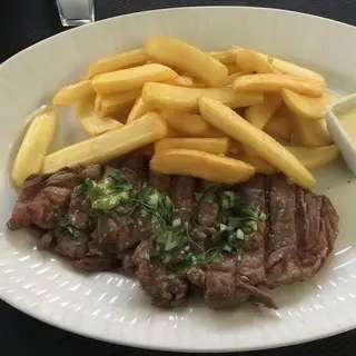 Kebda (Foie) Grillée avec frites & salade Marocaine + Coca