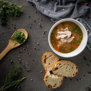 Ciorba taraneasca de pui cu leustean