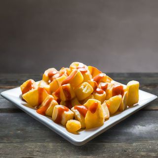 Patatas bravas grandes