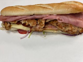 Chapi Bra Con Patatas Y Bebida