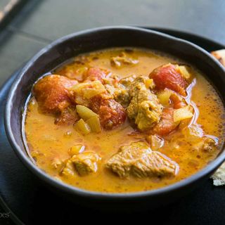 Cordero korma sin hueso