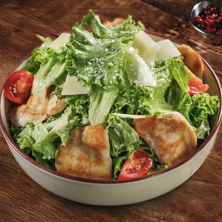 ცეზარი გრილზე შემწვარი ქათმის ხორცით