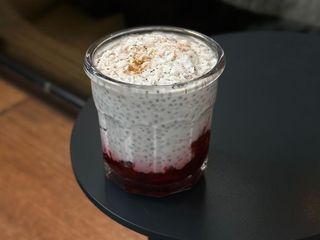 Jogurt z chia i owocami (180ml)