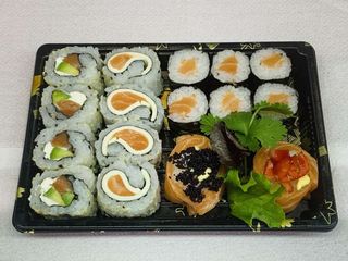 Caixa c14 sushi misto 16 peças