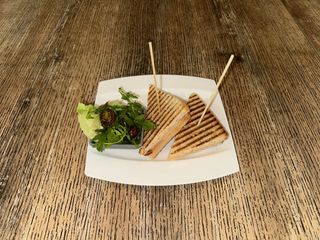 Toast Au Fromage Et Charcuterie