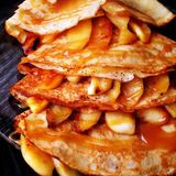 Crêpe Pommes Caramélisées Au Beurre Salé