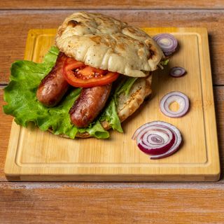 Dimljena kobasica sa kačkavaljem u somunu