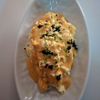 Ensaladilla de Langostinos con mahonesa de su propio coral.