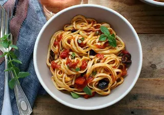 Linguine con  olive e capperi 
