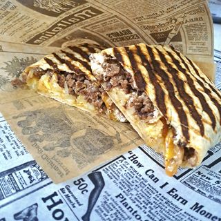 Taco Onion Beef Con Patatas Y Bebida