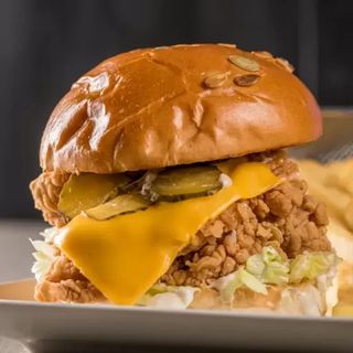 CRISPY CHICKEN BURGER