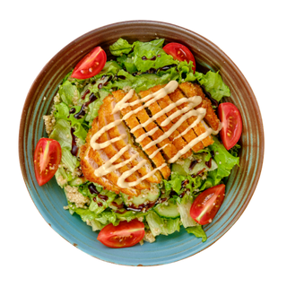 САЛАТА С ХРУПКАВО ПИЛЕ