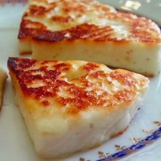 Tapa De Queso Asado Con Mermelada de arándanos .