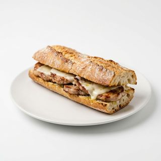 Bocadillo De Lomo Con Queso