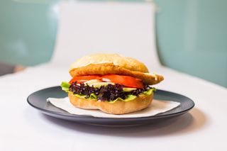 Piletina na bečki način u lepinji