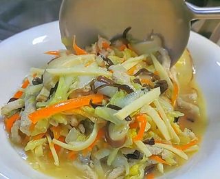 Col De China Con Bambú Y Setas Chinas