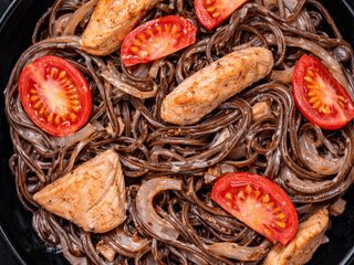 Соба з куркою в соусі Дор Блю (335g)