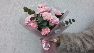 Bukiet Milusi - bukiet z kwiatów mieszanych w kolorystyce pastelowo rózowej