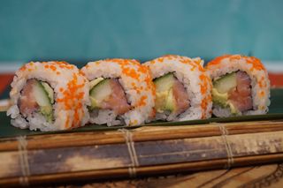 Калифорния пушена сьомга (4бр-110гр)