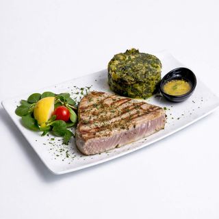 Dalmatinski tuna steak s prilozima