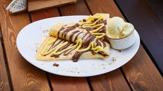 Nutela, malina, vanil krem palačinka