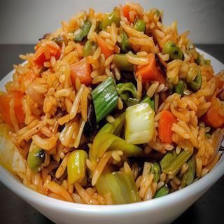 Thai vegetable Rice (Arroz de legumes tailandês)