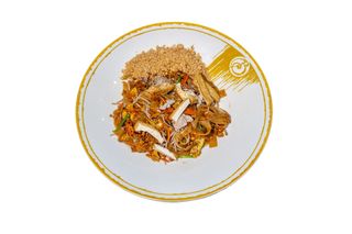 Phad thai kai (Tagliatelle di farina di riso saltate con pollo)