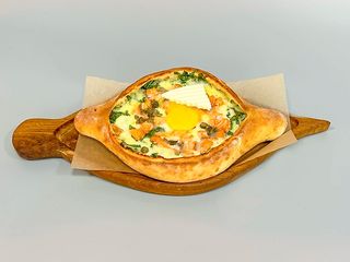 Хачапурі поо аджарськи з сьомгою і шпинат (450 гр)