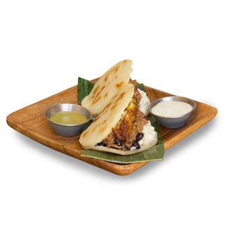 Arepa pabellón criollo