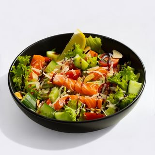 Cалат з лососем та мигдалем (220г)